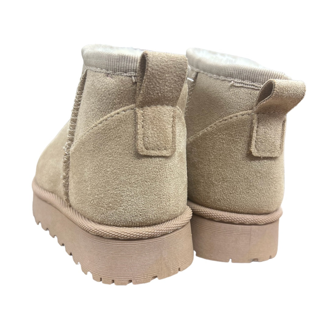 Pink Sole Platform Ugg Boots  (size 8- uk3)