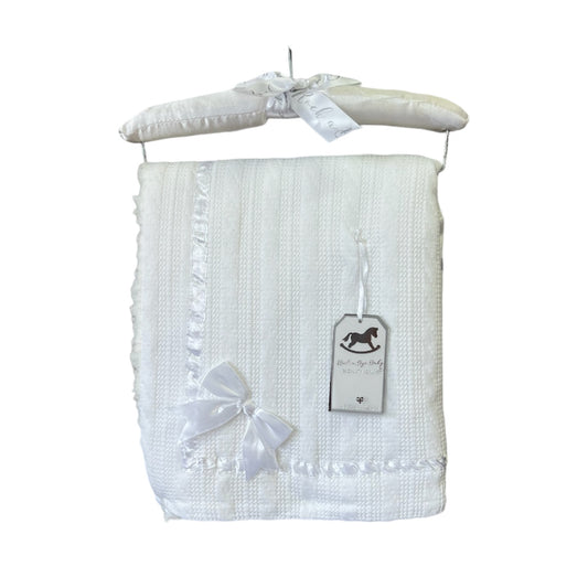 Spanish Style Sherpa Back Knitted Blanket with Padded Hanger - White